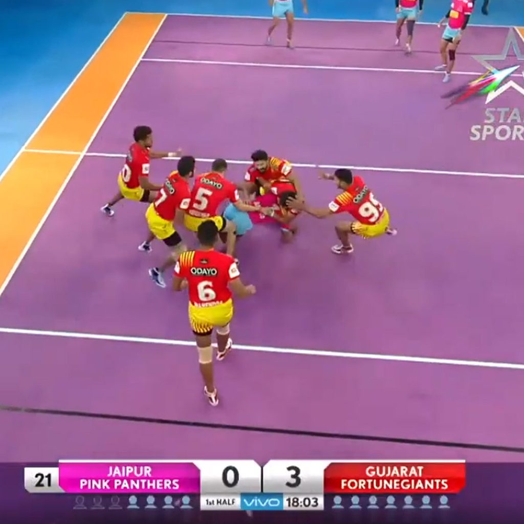 Pro Kabaddi Live Score: Gujarat Fortune Giants vs. Jaipur Pink Panthers, Panthers lead by one point at half time, Live Commentary and Match Updates